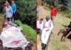 उत्तराखंड के इस गाँव में आजादी के 75 साल बाद भी नहीं पहुंची सड़क, बीमार पड़ने पर मरीज को कंधे, चारपाई पर बैठाकर अस्पताल पहुँचाने को मजबूर ग्रामीण no road in Banagad village rikhnikhal pauri garhwal