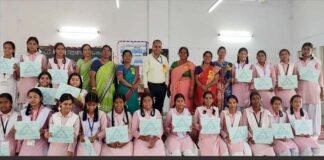 जीजीआईसी श्रीनगर में आयोजित मानक लेखन प्रतियोगिता में अरीना एवं मुस्कान रही अब्बल