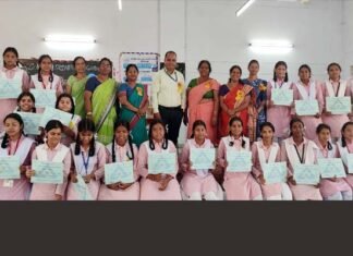 जीजीआईसी श्रीनगर में आयोजित मानक लेखन प्रतियोगिता में अरीना एवं मुस्कान रही अब्बल