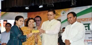 आयुष्मान भारत-प्रधानमंत्री जन आरोग्य योजना के तहत सीएम धामी ने चिकित्सकों एवं आरोग्य मित्रों को किया सम्मानित