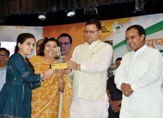 आयुष्मान भारत-प्रधानमंत्री जन आरोग्य योजना के तहत सीएम धामी ने चिकित्सकों एवं आरोग्य मित्रों को किया सम्मानित