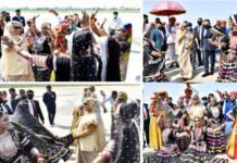 मेहमाननवाजी से हुईं खुश : एयरपोर्ट पर स्वागत करने आए कलाकारों के साथ बांग्लादेश की पीएम शेख हसीना ने भी किया डांस एयरपोर्ट पर स्वागत करने आए कलाकारों के साथ