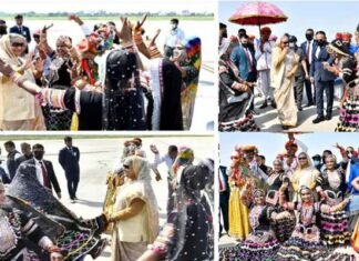 मेहमाननवाजी से हुईं खुश : एयरपोर्ट पर स्वागत करने आए कलाकारों के साथ बांग्लादेश की पीएम शेख हसीना ने भी किया डांस एयरपोर्ट पर स्वागत करने आए कलाकारों के साथ