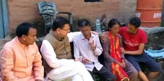 अंकिता के परिजनों को ढांढस डोभ श्रीकोट पहुंचे मुख्यमंत्री धामी, आरोपियों को कड़ी से कड़ी सजा दिलाने का दिया भरोसा