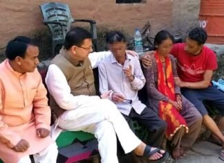 अंकिता के परिजनों को ढांढस डोभ श्रीकोट पहुंचे मुख्यमंत्री धामी, आरोपियों को कड़ी से कड़ी सजा दिलाने का दिया भरोसा