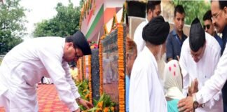 खटीमा गोलीकांड की 28वीं बरसी पर मुख्यमंत्री धामी ने शहीद आंदोलनकारियों को दी श्रद्धांजलि CM Dhami pays tribute to the agitators martyred in the Khatima shooting