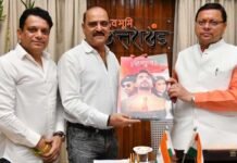 सीएम धामी ने निर्देशक करण राज़दान फिल्म “हिंदुत्व” का पोस्टर किया रिलीज Poster release of movie "Hindutva"