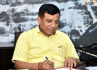 नवनियुक्त सूचना महानिदेशक बंशीधर तिवारी ने संभाला कार्यभार, बताईं अपनी प्राथमिकताएं Banshidhar Tiwari takes over as Director General of Information uttarakhand