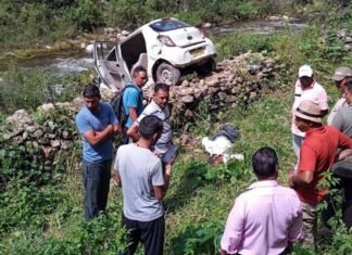 दुखद घटना: नोएडा से बैजरो की ओर जा रही कार खाई में गिरी, 2 युवकों की मौके पर मौत, एक घायल car-accident-beeronkhal