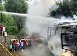यमुनोत्री जा रहे गुजरात के तीर्थ यात्रियों की बस में लगी भीषण आग