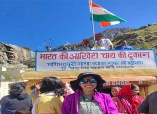 अल्मोड़ा की चेतना ने भारत के अंतिम गांव माणा में तिरंगा फहराकर रचा नया कीर्तिमान India's-las-tea-stall