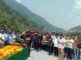 दुखद: ड्यूटी में तैनात गढ़वाल राइफल के जवान कोमल खुगशाल का निधन, पूरे सैन्य सम्मान के साथ पैत्रिक घाट में हुआ अंतिम संस्कार Garhwal Rifles jawan Komal Khushal passes away