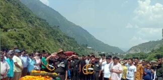 दुखद: ड्यूटी में तैनात गढ़वाल राइफल के जवान कोमल खुगशाल का निधन, पूरे सैन्य सम्मान के साथ पैत्रिक घाट में हुआ अंतिम संस्कार Garhwal Rifles jawan Komal Khushal passes away