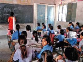 अपनी जगह ठेके पर टीचर रखने वाली प्रधानाध्यापिका को डीईओ पौड़ी ने किया निलंबित primary school teacher