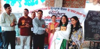 शिक्षक दिवस पर जीजीआईसी द्वाराहाट में आयोजित ब्लॉक स्तरीय उत्कृष्ट शिक्षक सम्मान समारोह में 4 शिक्षक-शिक्षिकाओं को किया गया सम्मानित Block Level Outstanding Teacher Award Ceremony Organized at GGIC Dwarahat