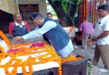 गढ़वाल हितैषिणी सभा दिल्ली के शिष्टमंडल ने देहरादून स्थित शहीद स्मारक पर राज्य आंदोलनकारी शहीदों को श्रद्धांजलि देकर किया याद