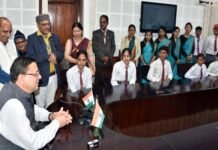बाल शिक्षा सदन स्कूल बड़कोट के छात्रों ने मुख्यमंत्री से की भेंट Bal Shiksha Sadan School, Barkot met the Chief Minister