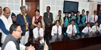 बाल शिक्षा सदन स्कूल बड़कोट के छात्रों ने मुख्यमंत्री से की भेंट Bal Shiksha Sadan School, Barkot met the Chief Minister
