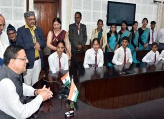 बाल शिक्षा सदन स्कूल बड़कोट के छात्रों ने मुख्यमंत्री से की भेंट Bal Shiksha Sadan School, Barkot met the Chief Minister