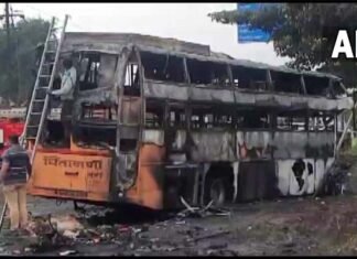 महाराष्ट्र के नासिक में बस और ट्रक की टक्कर में 11 यात्रियों की जलकर मौत, कई घायल