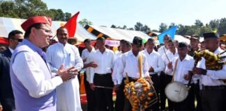 सीएम धामी ने सैनिकों, भूतपूर्व सैनिकों तथा उनके परिजनों के साथ मनाई दीपावली CM Dhami celebrated Diwali with soldiers