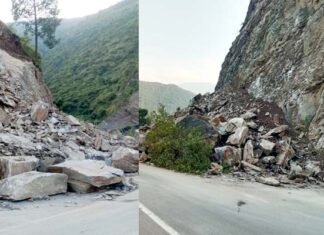 ऋषिकेश-बदरीनाथ राष्ट्रीय राजमार्ग पहाड़ी से मलबा और बोल्डर गिरने से यात्रियों के साथ स्थानीय लोग भी परेशान