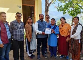 ब्लॉक स्तरीय चित्रकला प्रतियोगिता में दीक्षा पंवार रही प्रथम Diksha Panwar was the first in the block level painting competition