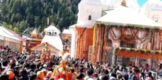 विश्व प्रसिद्ध गंगोत्री धाम के कपाट शीतकाल के लिए बंद, मां गंगा की डोली मुखबा रवाना Gangotri Dham's doors closed