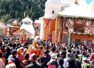 विश्व प्रसिद्ध गंगोत्री धाम के कपाट शीतकाल के लिए बंद, मां गंगा की डोली मुखबा रवाना Gangotri Dham's doors closed