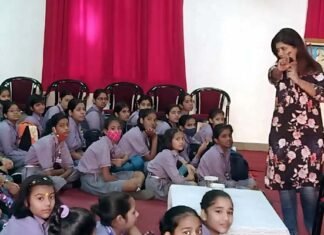 रोटरी क्लब ऑफ वैशाली द्वारा छात्र छात्राओं को दी गयी गुड टच बैड टच की जानकारी Good touch bad touch