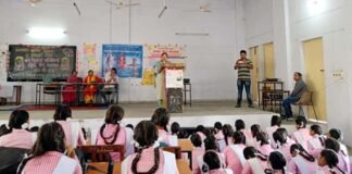 अंतरराष्ट्रीय बालिका दिवस पर GGIC श्रीनगर में आयोजित गोष्ठी में बालिकाओं के अधिकारों व विकास योजनाओं के बारे में दी जानकारी International Girl Child Day at GGIC Srinagar