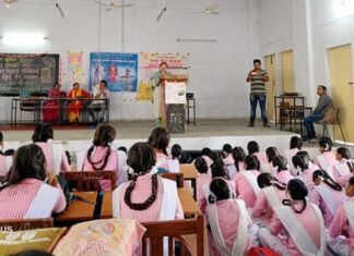 अंतरराष्ट्रीय बालिका दिवस पर GGIC श्रीनगर में आयोजित गोष्ठी में बालिकाओं के अधिकारों व विकास योजनाओं के बारे में दी जानकारी International Girl Child Day at GGIC Srinagar