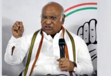 मल्लिकार्जुन खड़गे बने कांग्रेस के नए अध्यक्ष, थरूर को 6 हजार से ज्यादा वोटों से हराया Mallikarjun Kharge appointed new president of Congress
