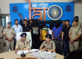 उत्तराखंड : कैबिनेट मंत्री के भाई के घर हुई डकैती का खुलासा, पुलिस ने 4 बदमाशों को किया गिरफ्तार, 5 लाख से ज्यादा कैश बरामद Robbery exposed at cabinet minister's brother's house, police arrested 4 miscreants
