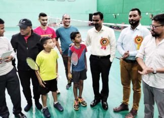 पौड़ी के कंडोलिया स्थित इंडोर स्टेडियम में राष्ट्रीय स्तर की बैडमिंटन प्रतियोगिता शुरू, डीएम डॉ. विजय जोगदंडे ने किया शुभारम्भ badminton competition starts at Kandolia Pauri