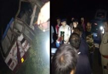 पौड़ी जिले में हुई बस दुर्घटना में अब तक 25 बारातियों की मौत, कई अभी भी लापता, रेस्क्यू ऑपरेशन जारी पौड़ी बस दुर्घटना में 25 लोगों के शव बरामद