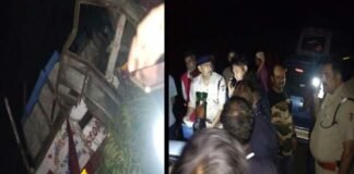 पौड़ी जिले में हुई बस दुर्घटना में अब तक 25 बारातियों की मौत, कई अभी भी लापता, रेस्क्यू ऑपरेशन जारी पौड़ी बस दुर्घटना में 25 लोगों के शव बरामद