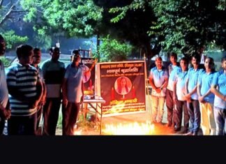 स्व. अंकिता भंडारी को न्याय दिलाने की मांग को लेकर उत्तराखंड समाज के लोगों ने इंदिरापुरम, गाजियाबाद में निकाला कैंडिल मार्च