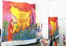 छठ महापर्व कल से: पटना में कलाकारों और छात्रों ने बनाई 21 फीट लंबी और 15 फीट चौड़ी पेंटिंग Artists made 21 feet long painting in Patna in view of Chhath Mahaparva