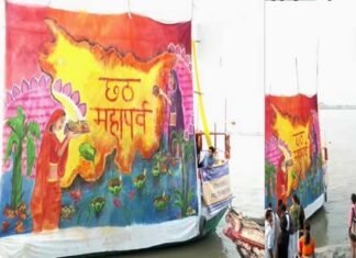 छठ महापर्व कल से: पटना में कलाकारों और छात्रों ने बनाई 21 फीट लंबी और 15 फीट चौड़ी पेंटिंग Artists made 21 feet long painting in Patna in view of Chhath Mahaparva