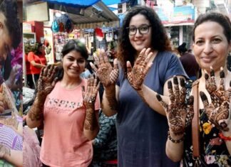 करवा चौथ ने बढ़ाई बाजारों में रौनक, महिलाएं कर रही हैं जमकर खरीददारी, मेहंदी के अलग-अलग डिजाइन बनवाने के लिए दिख रहा है उत्साह karva-chauth-mehandi