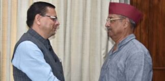 उत्तराखंड में फिल्म शूटिंग के लिए आए बॉलीवुड एक्टर नाना पाटेकर ने मुख्यमंत्री धामी से की मुलाकात, सीएम ने किया गर्मजोशी से स्वागत Bollywood actor Nana Patekar meets Uttarakhand Chief Minister Dhami