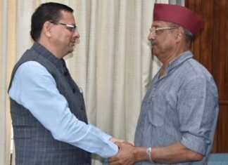उत्तराखंड में फिल्म शूटिंग के लिए आए बॉलीवुड एक्टर नाना पाटेकर ने मुख्यमंत्री धामी से की मुलाकात, सीएम ने किया गर्मजोशी से स्वागत Bollywood actor Nana Patekar meets Uttarakhand Chief Minister Dhami
