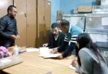 पौड़ी के नवनियुक्त डीएम ने संभाला कार्यभार, पत्रकारों से बातचीत के दौरान गिनाई अपनी प्राथमिकतायें pauri DM ashish kumar chauhan