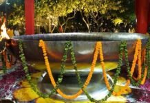 मोहाली में जलाया गया दुनिया का सबसे बड़ा दीया, गिनीज बुक्स में रिकॉर्ड दर्ज, जानिए कितने हजार लीटर सरसों के तेल से जला दीपक? On #Diwali eve, the world's largest #diya lit in SAS NagarRead: https://t.co/QFuI1unUFi pic.twitter.com/Gm3M26nrFi— IANS (@ians_india) October 23, 2022