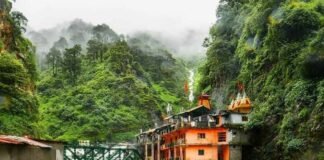 यमुनोत्री धाम के कपाट भी शीतकालीन बंद हुए, सैकड़ों श्रद्धालुओं ने लगाए मां यमुना के जयकारे