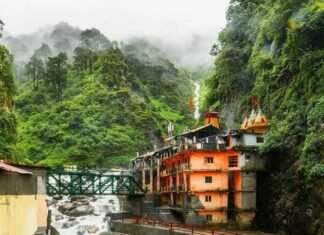 यमुनोत्री धाम के कपाट भी शीतकालीन बंद हुए, सैकड़ों श्रद्धालुओं ने लगाए मां यमुना के जयकारे