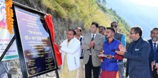 स्वास्थ्य मंत्री डॉ. रावत ने श्रीनगर मेडिकल कॉलेज में 10 बेड के हाईटेक आईसीयू का किया लोकापर्ण, शीघ्र बनेगा आधुनिक क्रिटिकल केयर सेंटर 10-bed-icu-in-srinagar