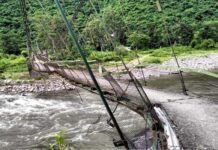 बड़े हादसे का सबब बन सकता है बड़खोलू का जर्जर झूलापुल : ना तो बना मोटर पुल, ना ही हुई वर्षों पुराने झूला पुल की मरम्मत बड़े हादसे का अंदेशा