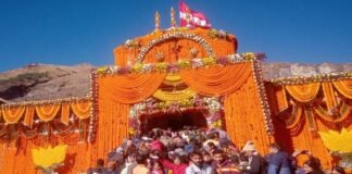 शीतकाल के लिए बंद हुए बदरीनाथ धाम के कपाट, इस बार श्रद्धालुओं का टूटा रिकॉर्ड Badrinath Dham doors closed for winter